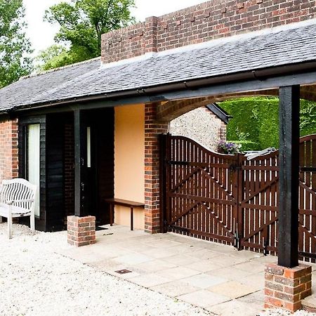 The Old Hop Kiln Barn Bed & Breakfast Petersfield Exterior photo
